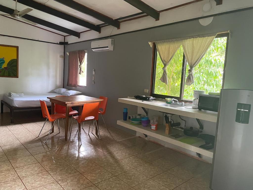 Be My Guest Cabinas Puerto Viejo de Talamanca Экстерьер фото